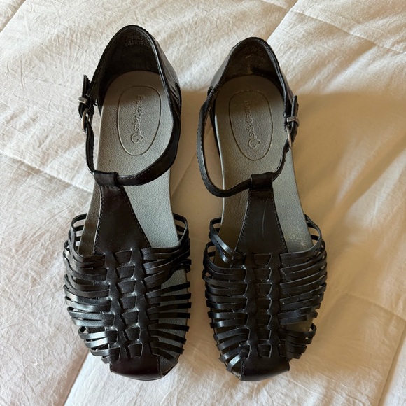 BareTraps Shoes - Baretraps Abbie T Strap Sandals 7.5